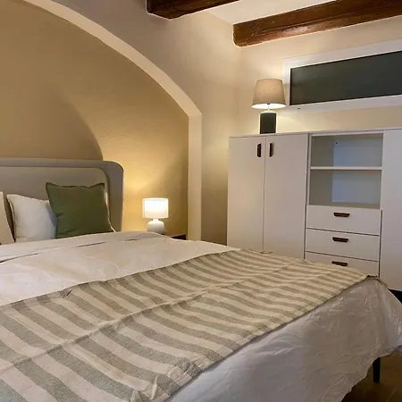 Grosszuegiges 1 Zimmer-apartment Mit Badewanne