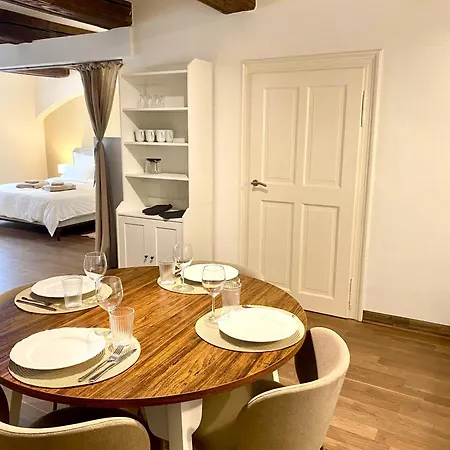 アパート Grosszuegiges 1 Zimmer-apartment Mit Badewanne ピルナ